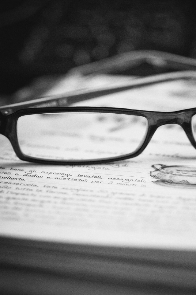 Очки на записной книге