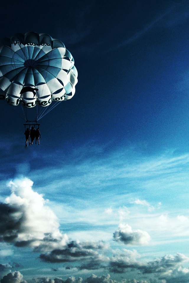 Парашют в небе