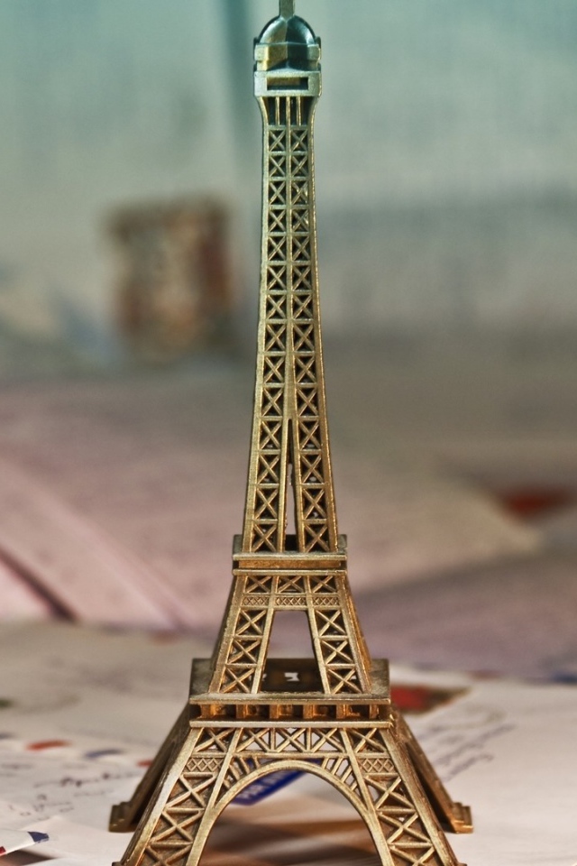 Маленькая копия башни на конвертах