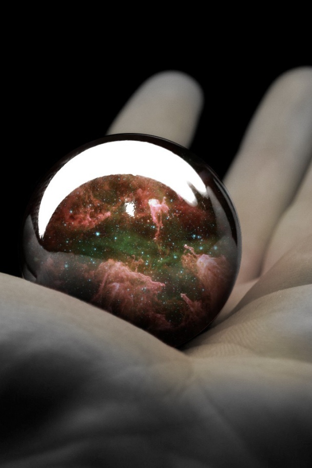 Шарик на ладони