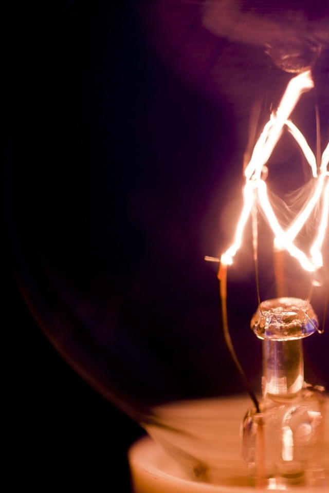 Лампа на черном фоне