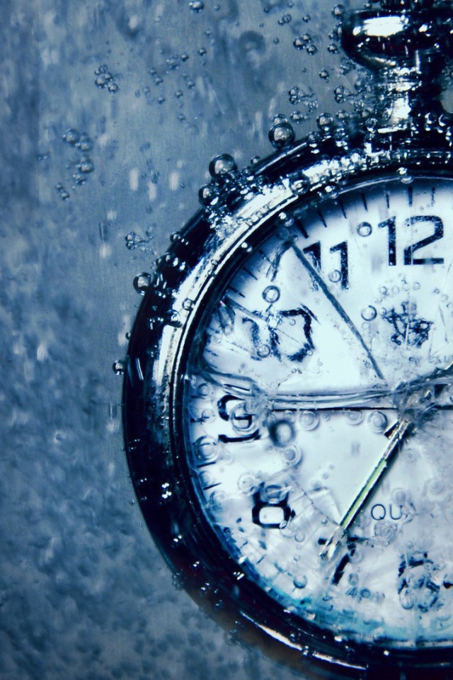 Часы залитые водой