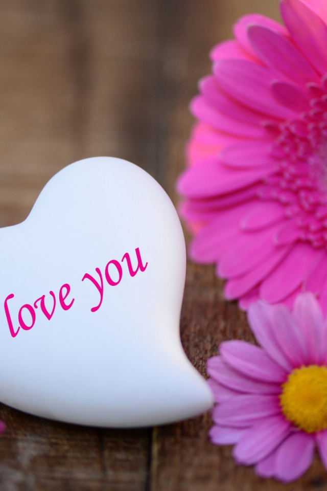 Белое сердце и малиновый цветок