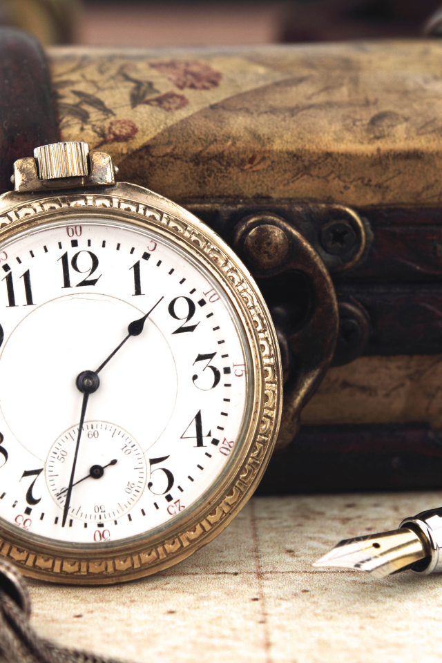 Карманные часы и шкатулка