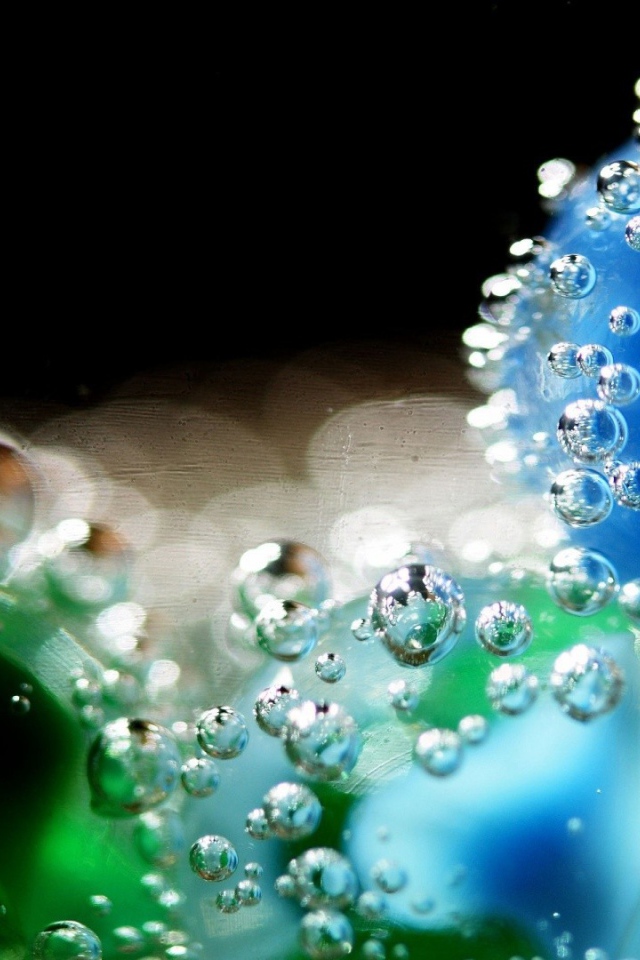 Пузырьки на воде