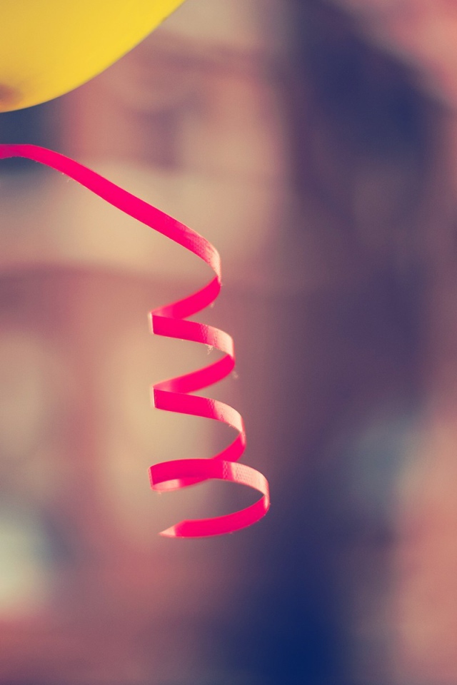 Ленточка на шарике