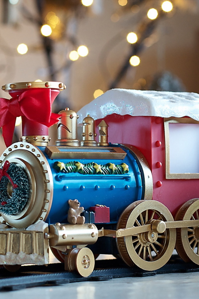 Игрушечный паровозик