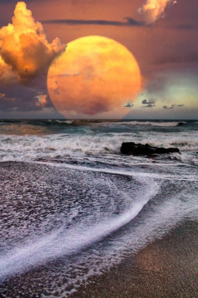 Большая желтая планета