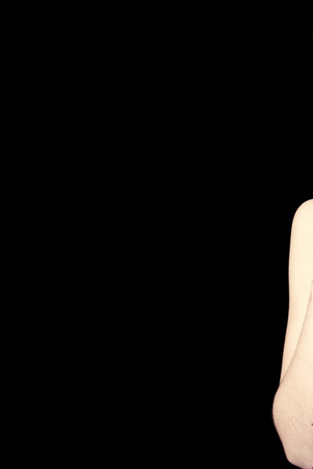 Окровавленная девушка вампир