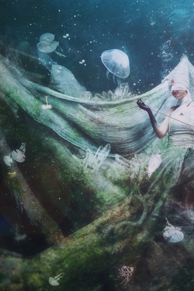 Девушка под водой