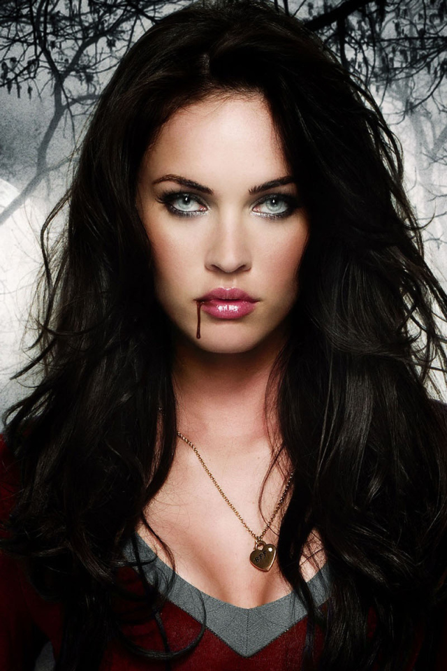 Меган Фокс в роли вампира