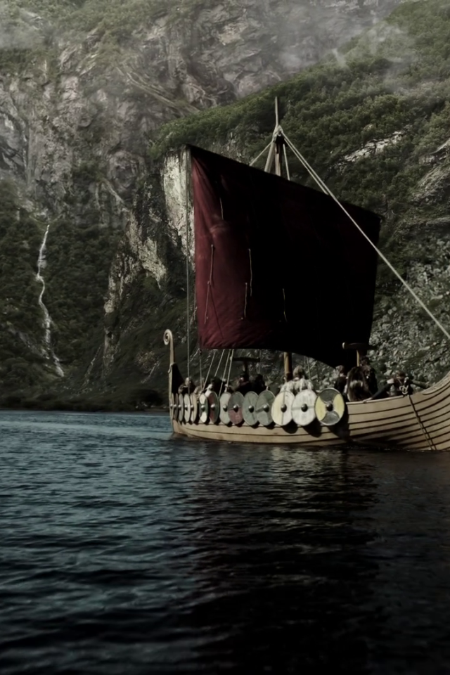 Красный парус корабля викингов