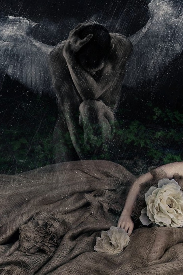 Черный ангел над девушкой