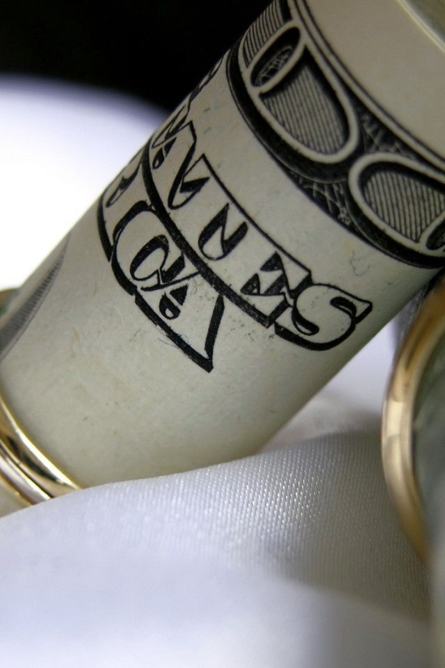 Доллар свернут трубочкой