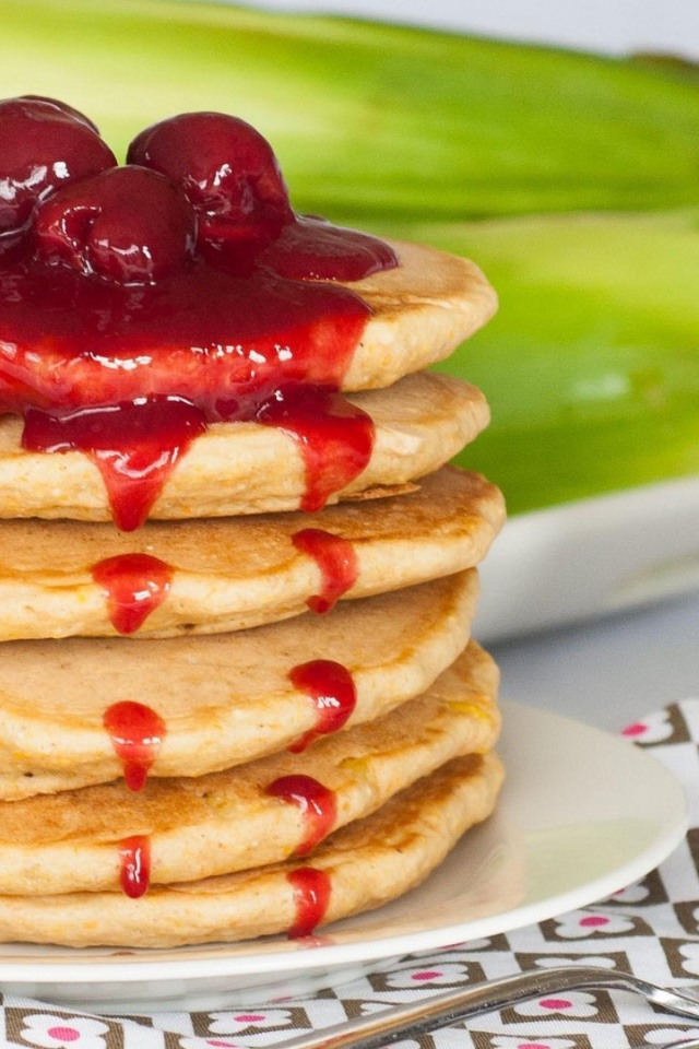 Оладьи с вишневым вареньем