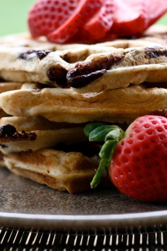 Оладьи с клубникой