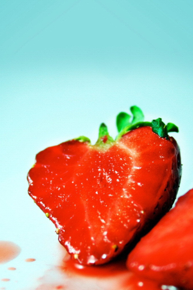 Разрезанная клубника