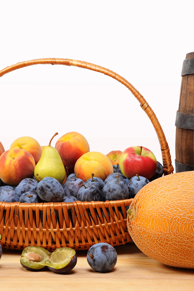 Корзина с фруктами