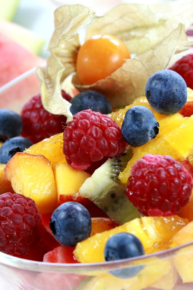 	   Salad of berries and fruits