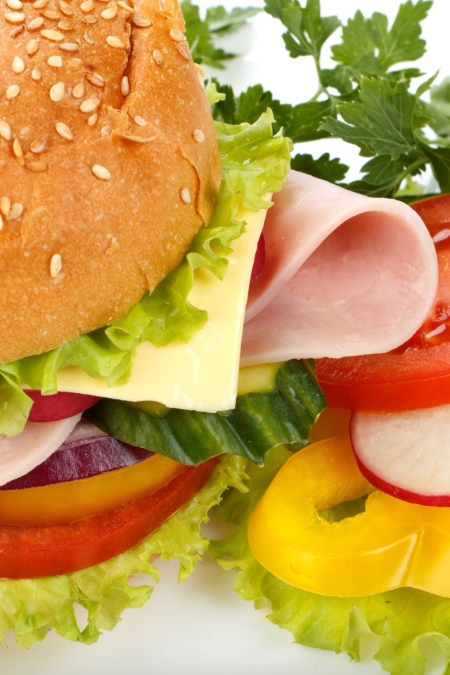 Гамбургер с помидорами