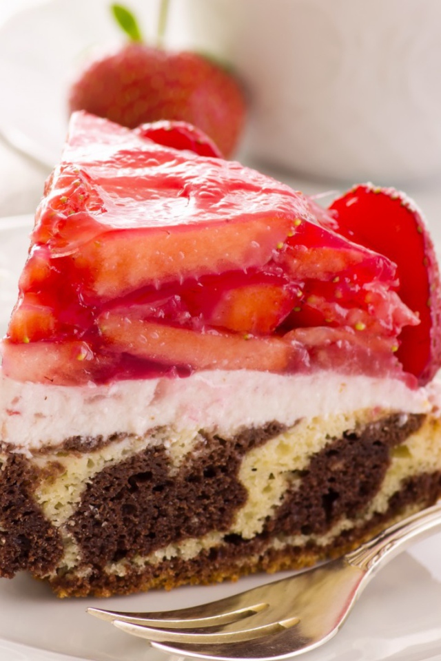 Торт с клубникой