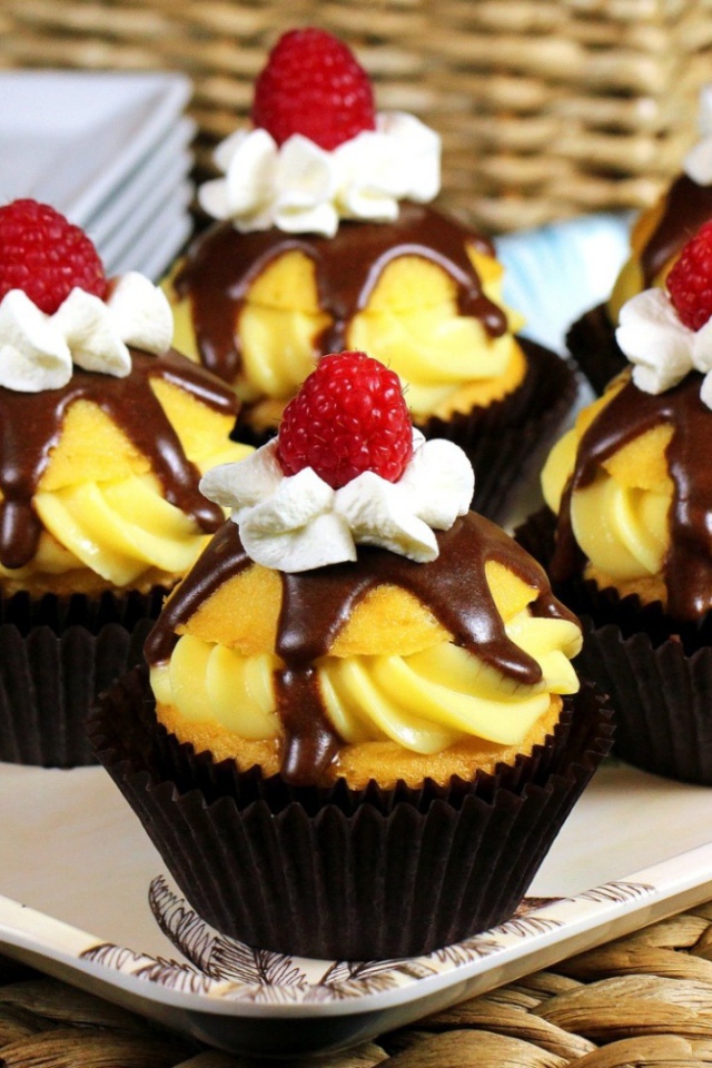 Кексы с малиной