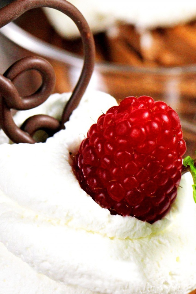 Мороженное с малиной