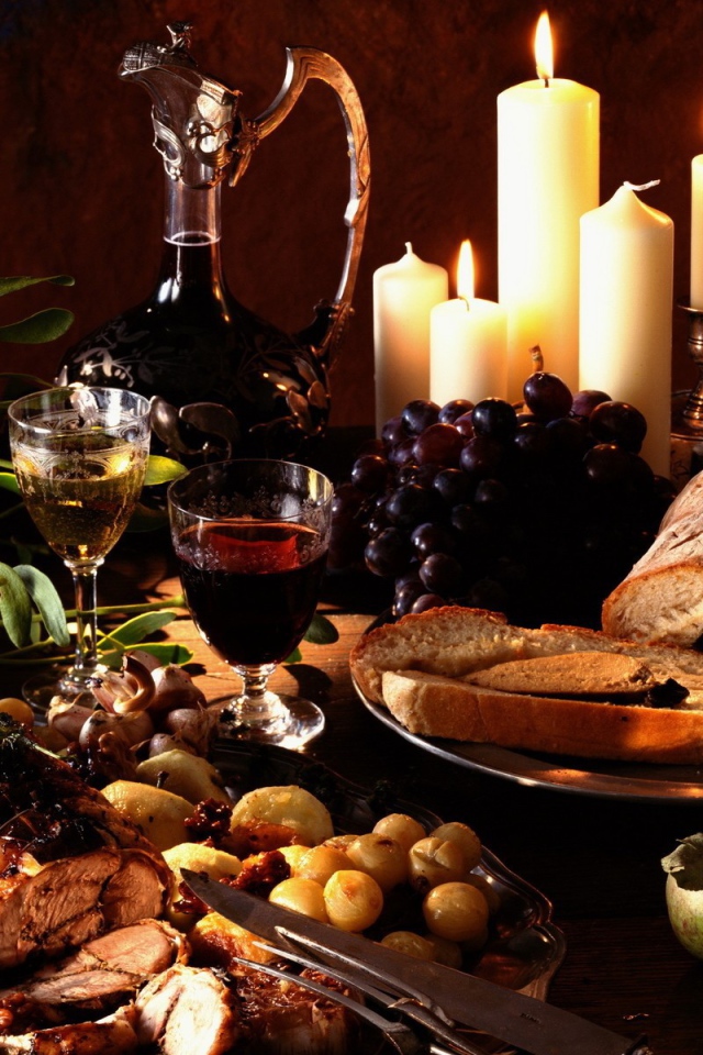 Праздничный стол со свечами