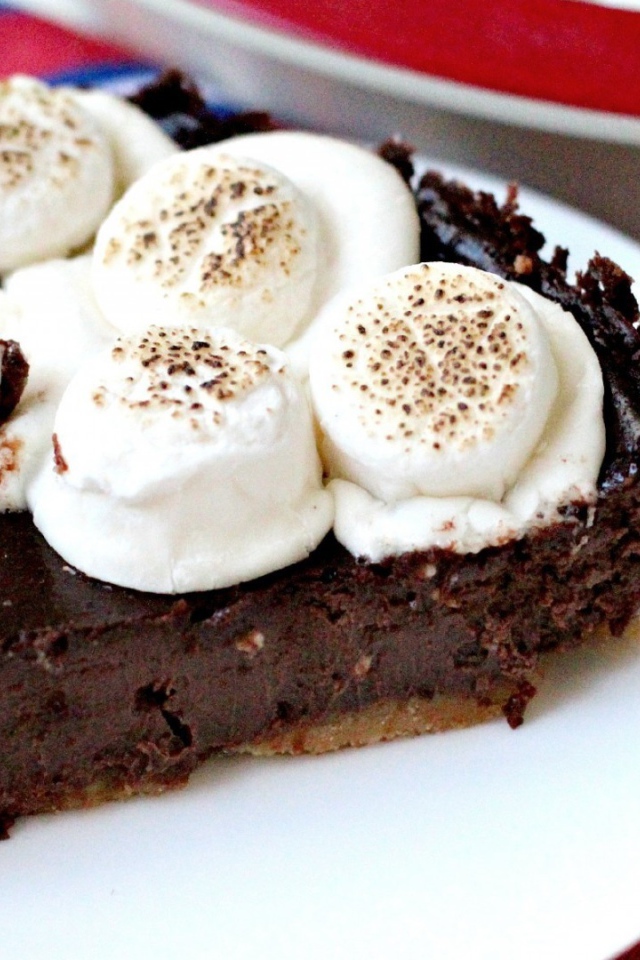 Шоколадный торт с кремом