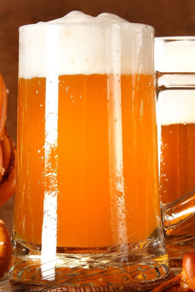 Пиво с солеными кренделями