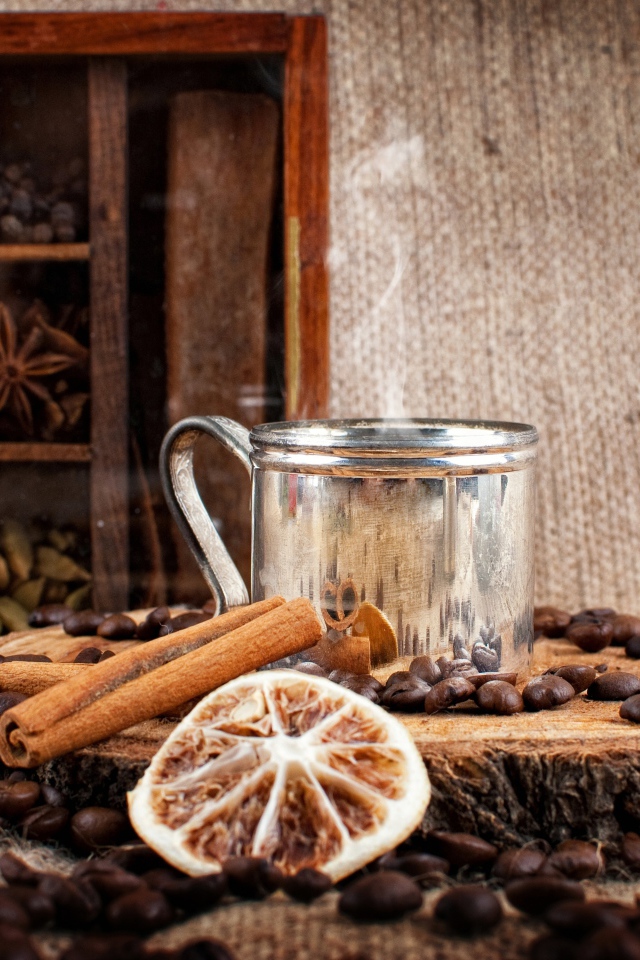 Кофе,палочки корицы и пряности