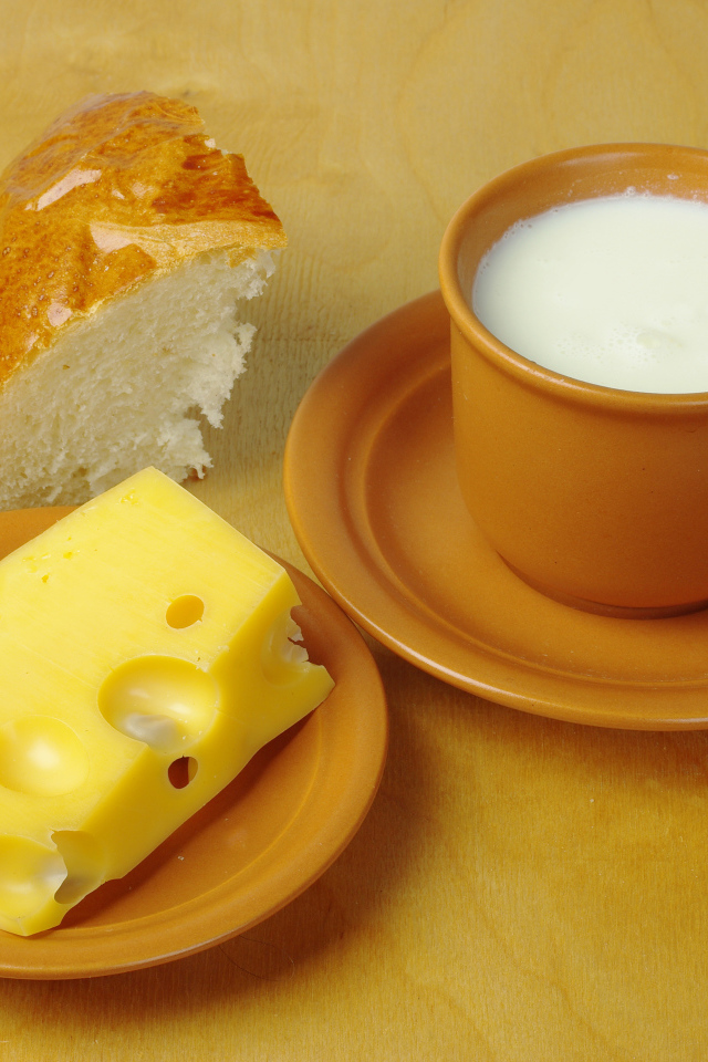 Чашка с молоком