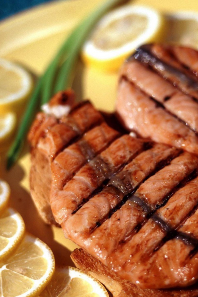 Сочный стейк с лимоном