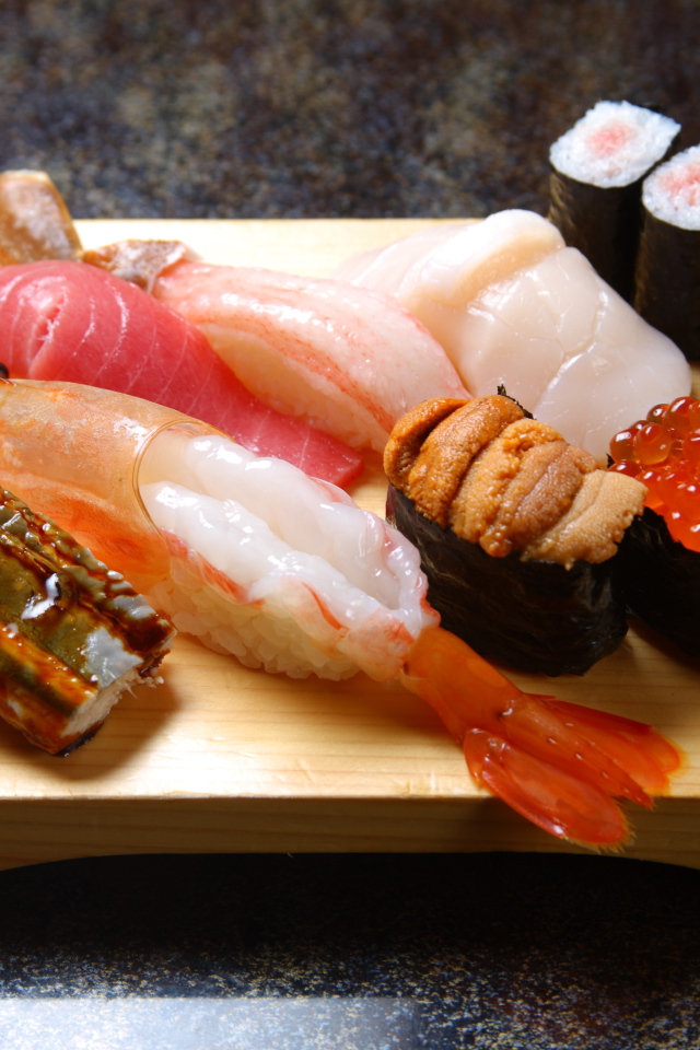 Красная икра и креветка