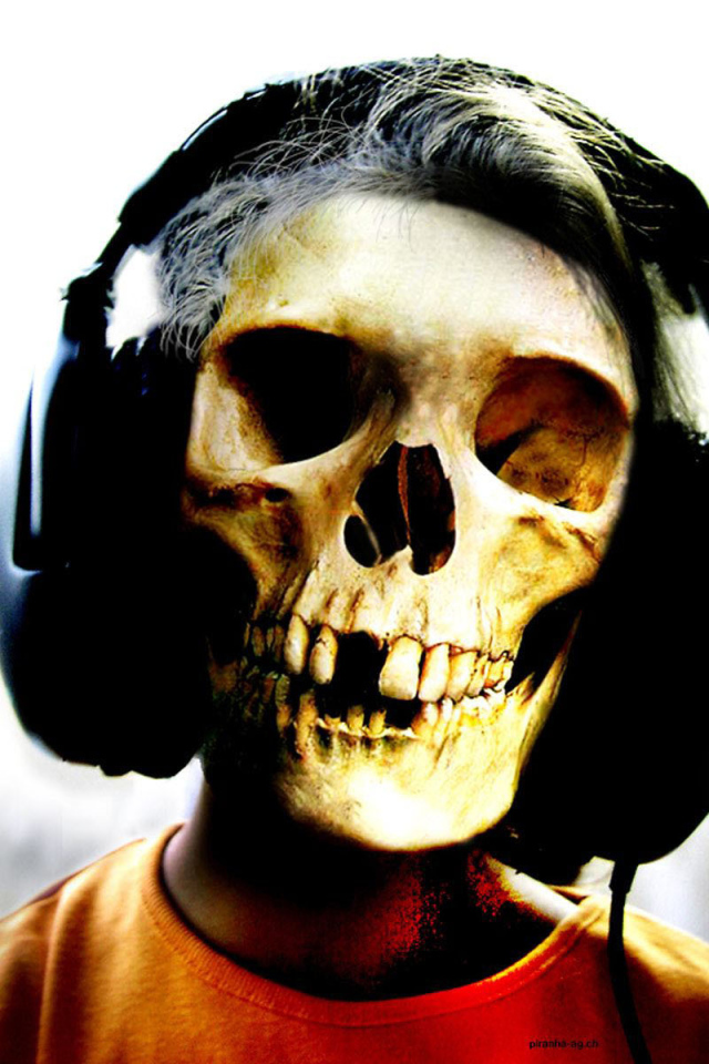 Череп в наушниках