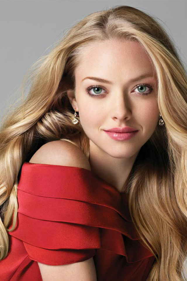 Красивая актриса Аманда Сейфрид