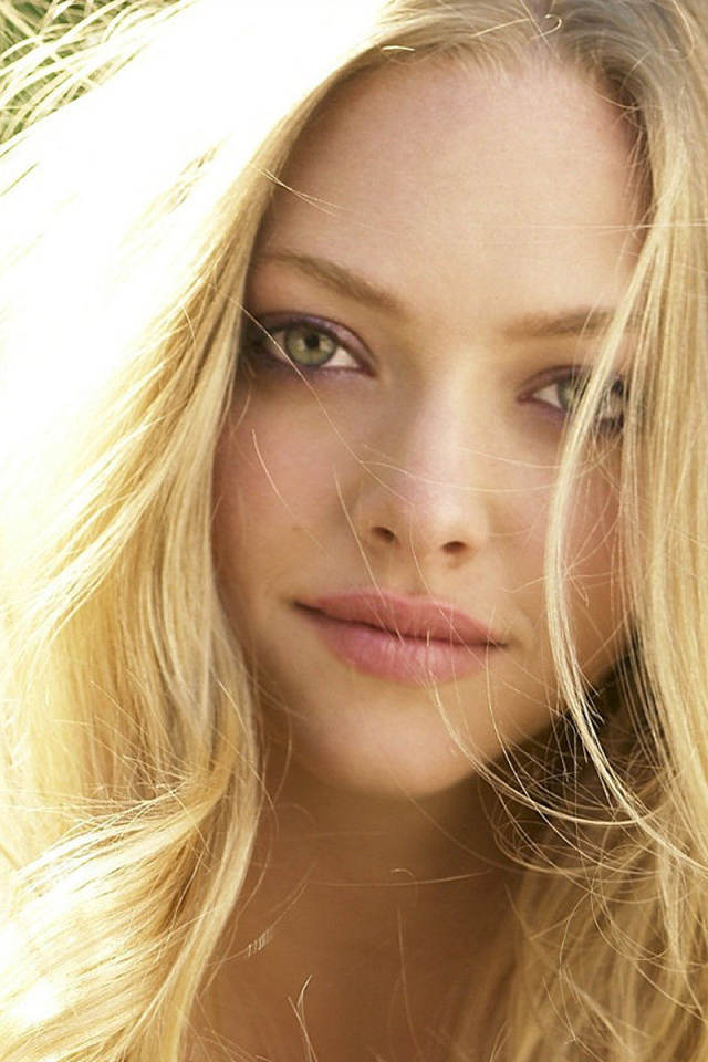 Красивая Аманда Сейфрид