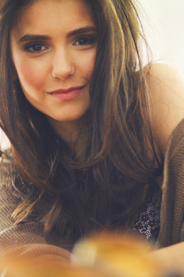 Красивая Нина Добрев