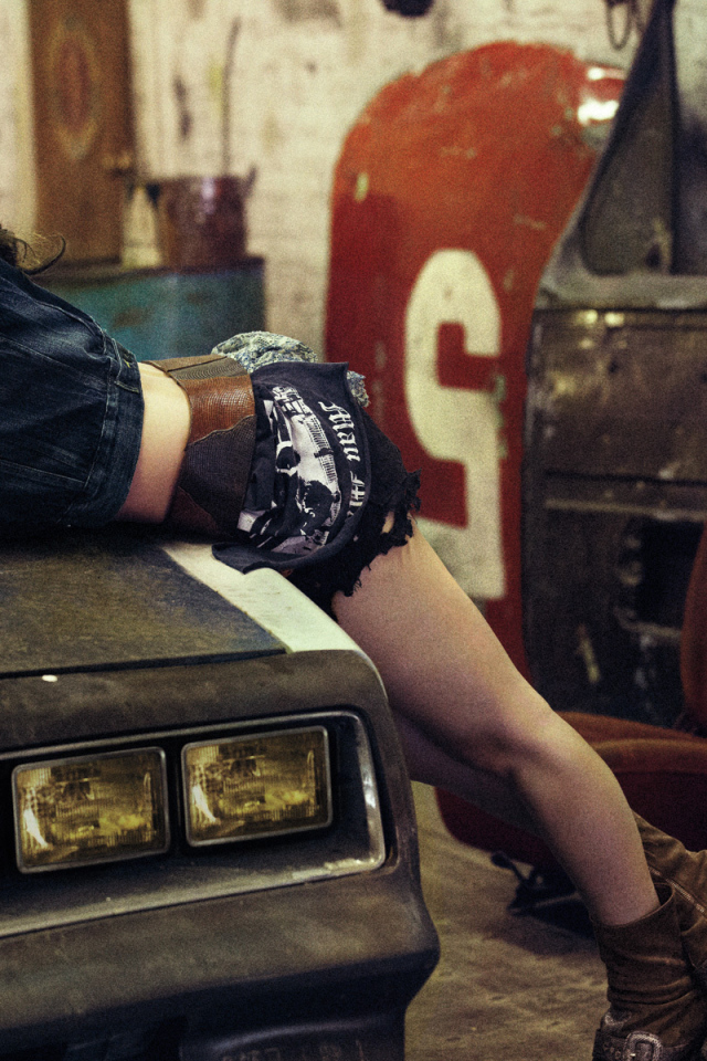 Очаровательная Мила Кунис