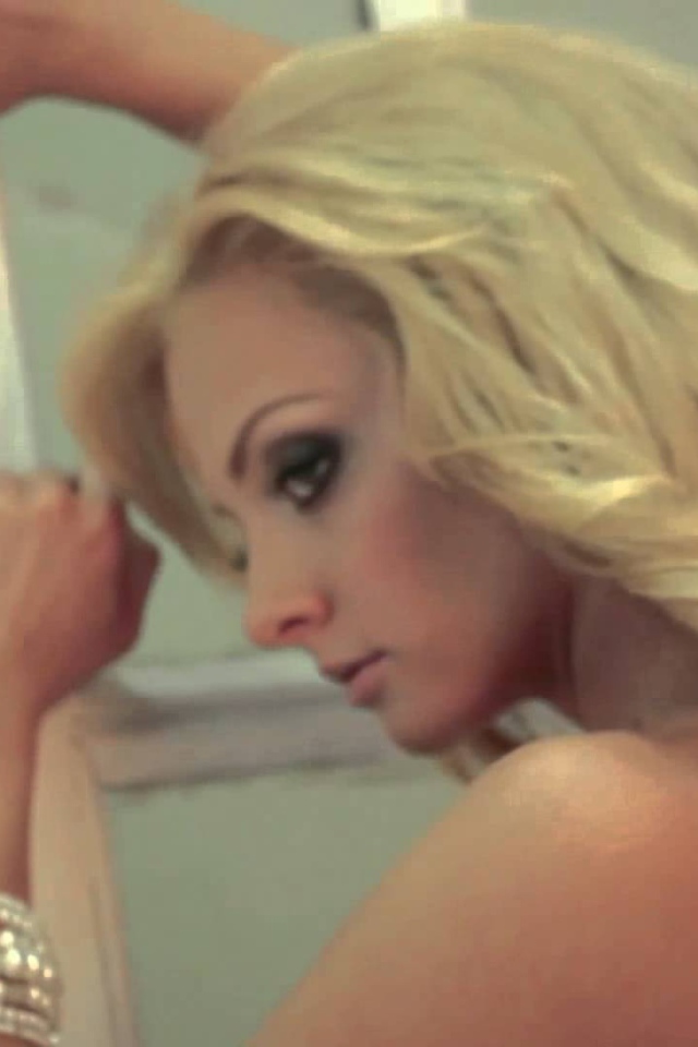 Очаровательная Полина Максимова