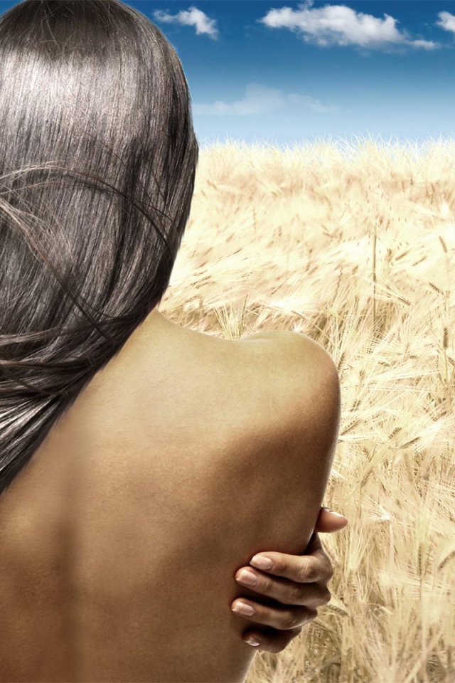 Девушка в ржаном поле