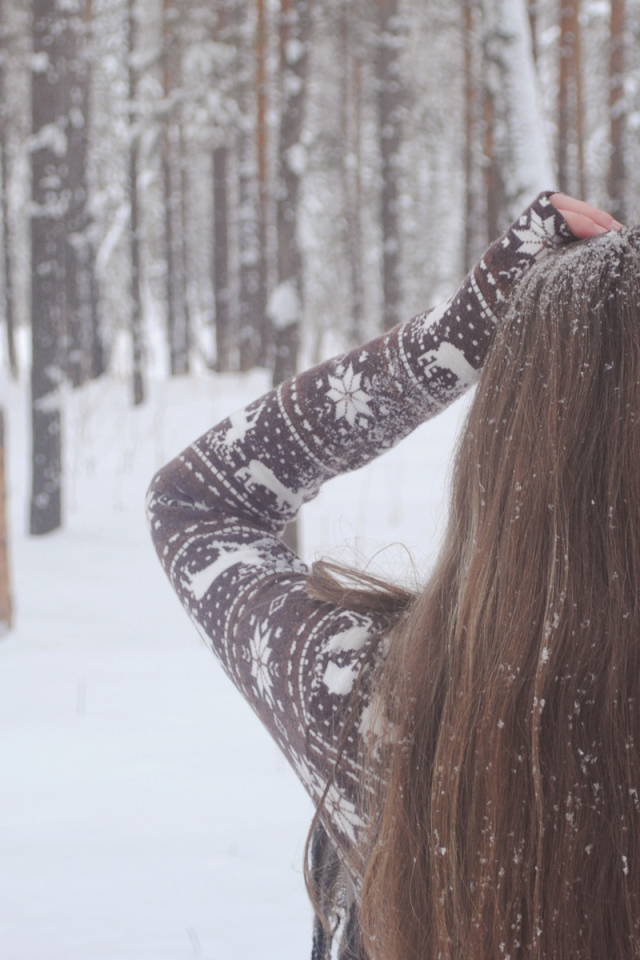 Девушка в снежную погоду