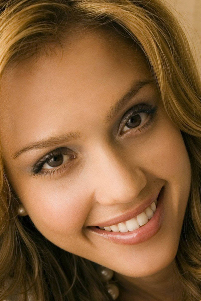 Популярная Джессика Альба