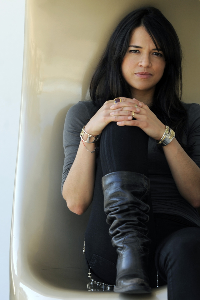 Популярная Мишель Родригес