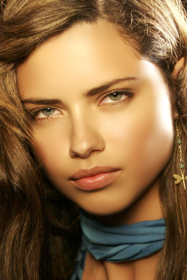 Прекрасная актриса Адриана Лима