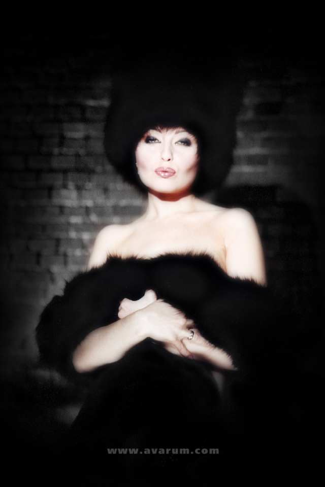 Знаменитая актриса Анжелика Варум