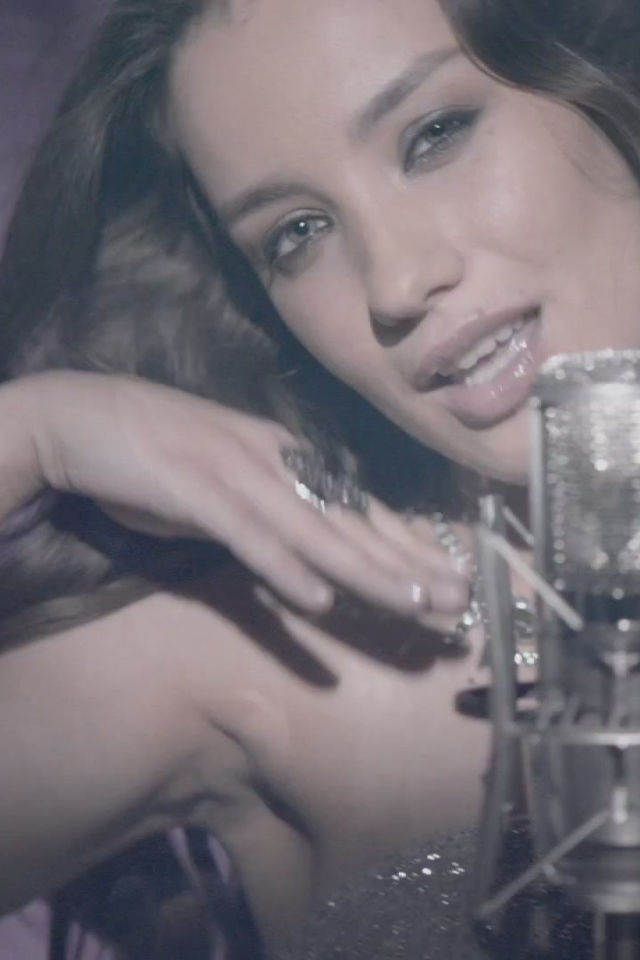 Модель Виктория Дайненко