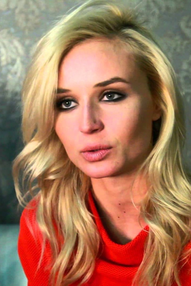 Красивая актриса Полига Гагарина