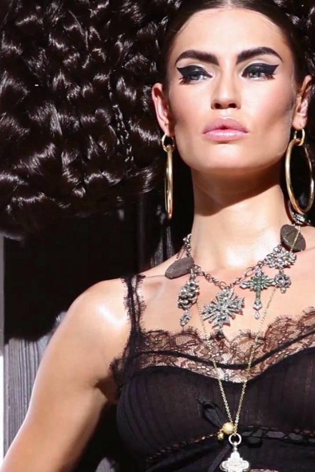 Актриса Саша Лусс