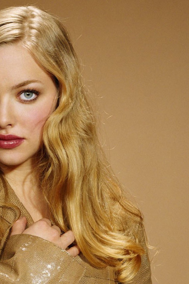 Красивая Аманда Сайфред